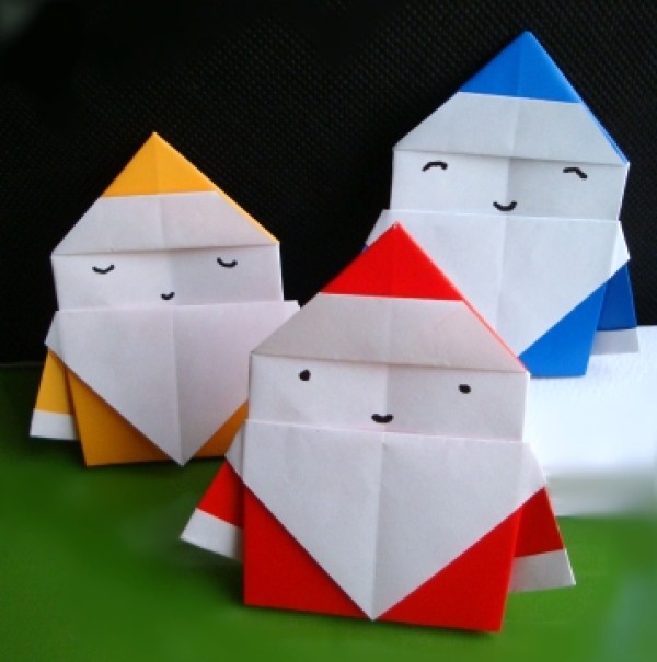 Illustration of how to fold cartoon simple origami Santa Claus [reprint]