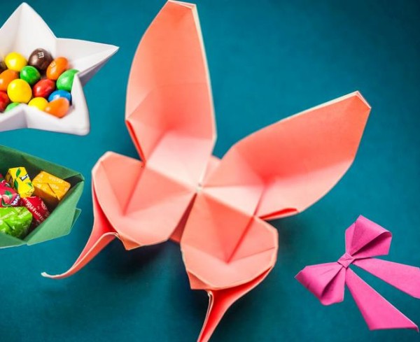 Three-dimensional origami butterfly box teaches you how to fold a handmade origami butterfly box.