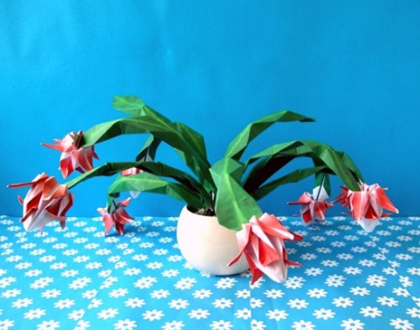 Origami Christmas Cactus Illustrated Tutorial