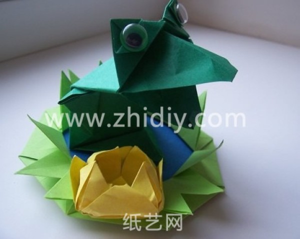 Three-dimensional origami frog making tutorial