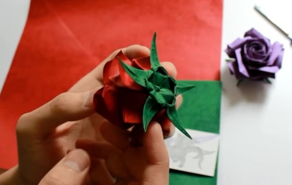 Origami rose - Satos origami tutorial on the calyx part of an origami rose