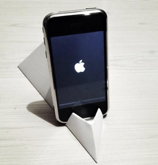 [Pictures and Text] A step-by-step tutorial on how to make an origami Apple and Android smartphone holder with real photos