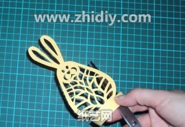 Three-dimensional paper carving hand-making tutorial