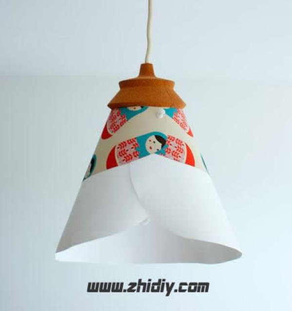 The naturalness and randomness of paper lampshades