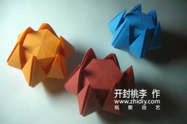 Kaifeng Taolis original origami work - Lotus