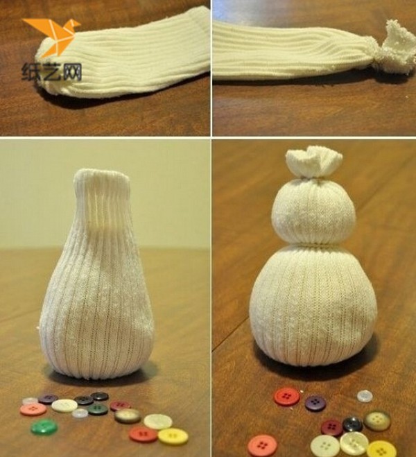 Illustrated tutorial on how to make a snowman by transforming handmade old items into socks