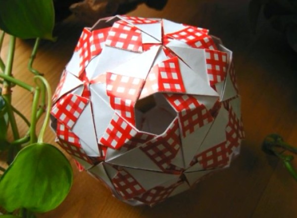 A complete tutorial on how to make a planet origami flower ball lantern