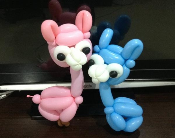 Balloon styling tutorial teaches you how to make alpaca mud horses with magic balloons