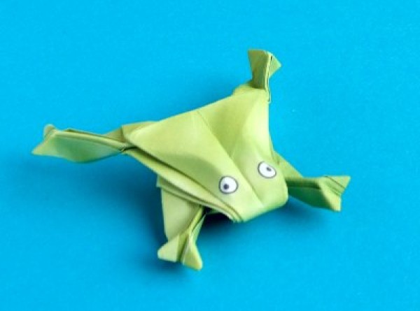 Fun jumping origami frog tutorial