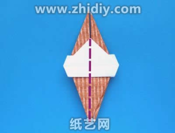 Illustrated tutorial on origami ice cream cone