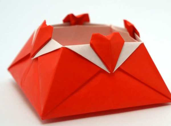 Tutorial on how to fold origami cute heart boxes for Valentines Day