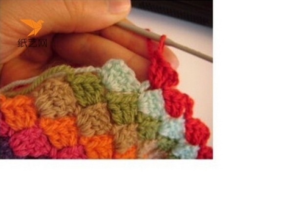 How to use crochet hook? Illustrated tutorial on making handmade crocheted twill blanket