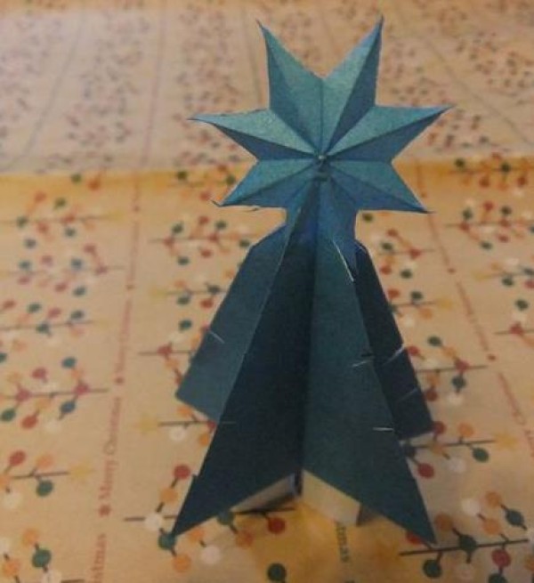 Five minutes for Christmas to teach you how to make an origami Christmas tree