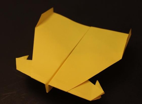 Hook-shaped origami glider that can fly in the air for a long time. Origami video tutorial