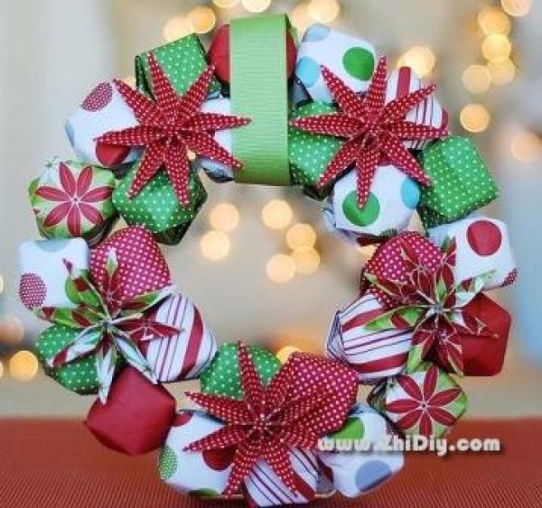 Holiday Papercraft Wreath Making Tutorial