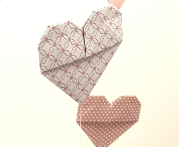 Simple origami heart double-sided heart folding video hand-making tutorial