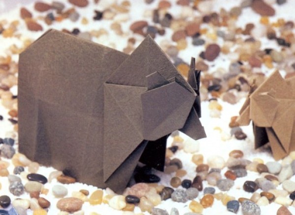 Illustrated tutorial for origami grizzly bear