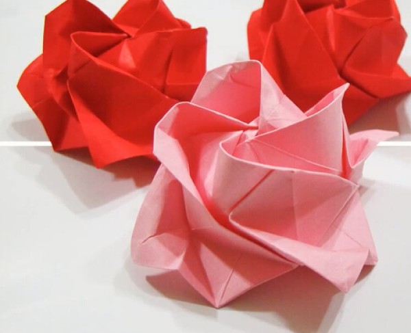 Tutorial on how to make four-corner Kawasaki roses by hand