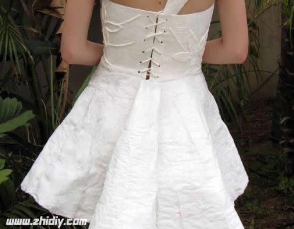 When toilet paper becomes a wedding dress