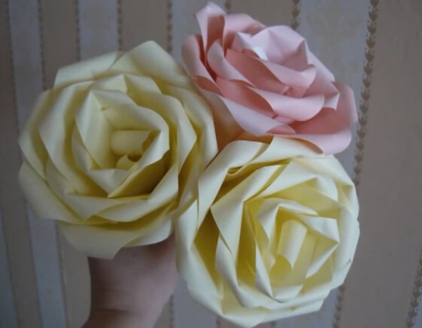 Origami rose hand-making method teaches you how to make hand-made roses