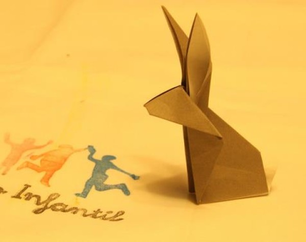 Origami video tutorial for simple handmade origami rabbits for Mid-Autumn Festival