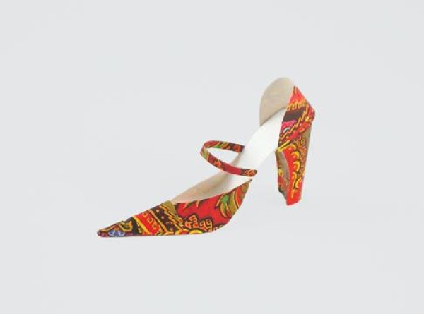 Appreciation of paper art shoes made of origami