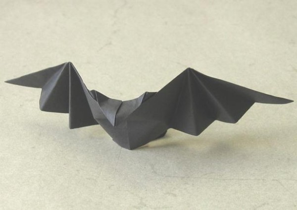 Video tutorial for handmade origami bats that flap their wings as a Halloween gift