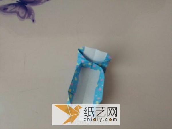 A novel way to make origami boxes. Gift wrapping boxes can also be made in this way.