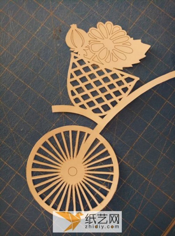 Small fresh paper carving craft bicycle decorative painting production tutorial