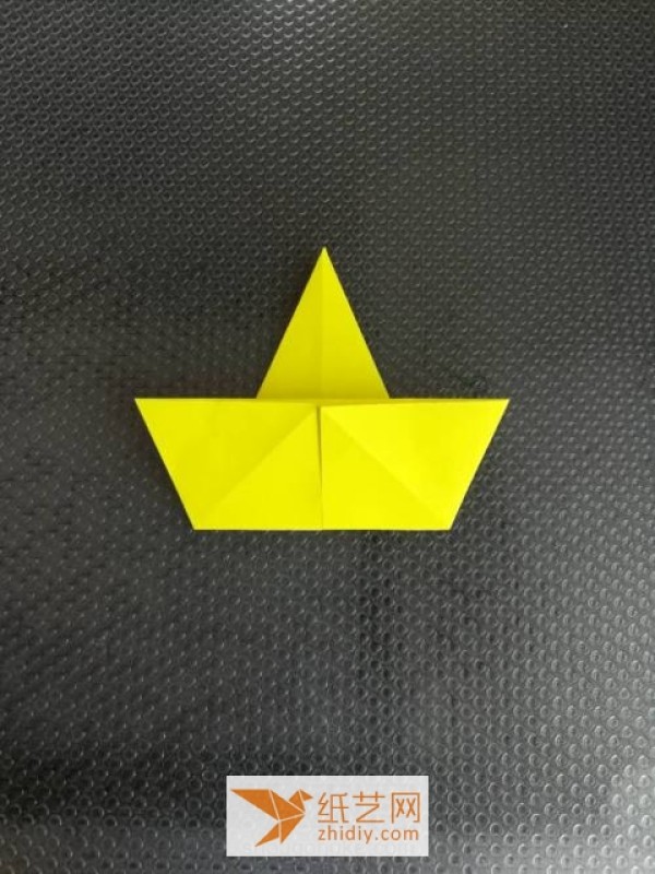 Tutorial illustrations to teach you how to make this origami eight-pointed star