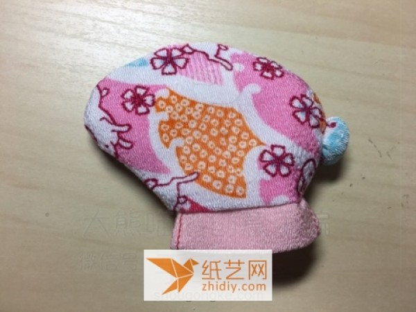 How to make a bunny-shaped fabric coin purse as a Christmas gift?