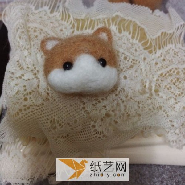 Illustrated tutorial on how to make a cute little Shiba Inu wool felt doll as a New Year gift