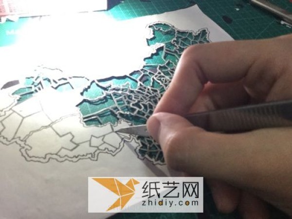 The production of a paper-cut map of China that you have never seen before