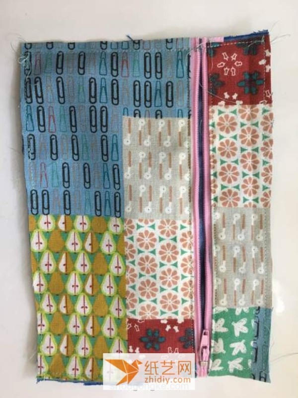 Illustrated tutorial on how to make a parquet double-layer fabric mobile phone bag for Christmas gifts