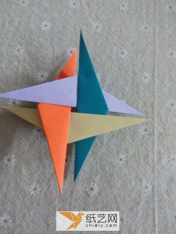 Illustrated tutorial on origami darts How to make origami toys for children