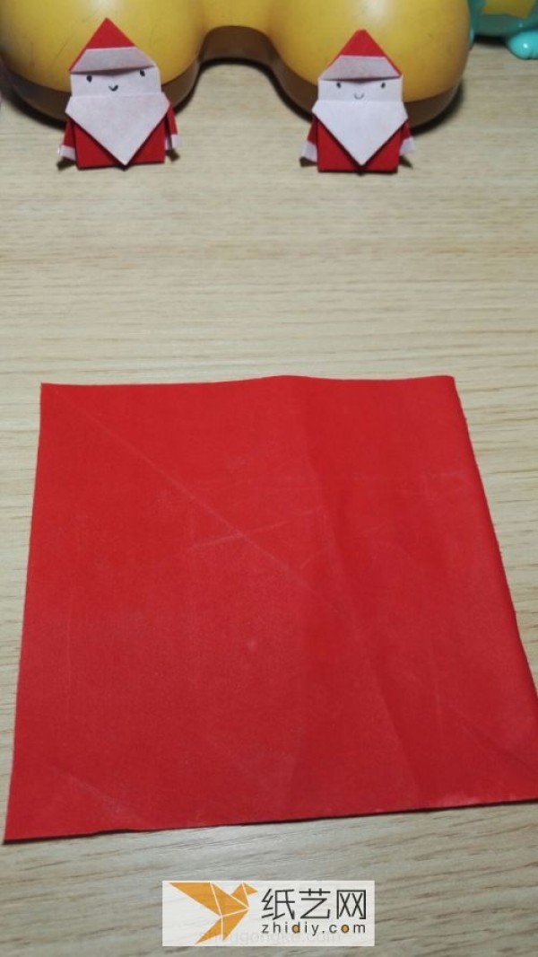 Real photos of how to make an origami Santa Claus that is simple and easy for children to learn