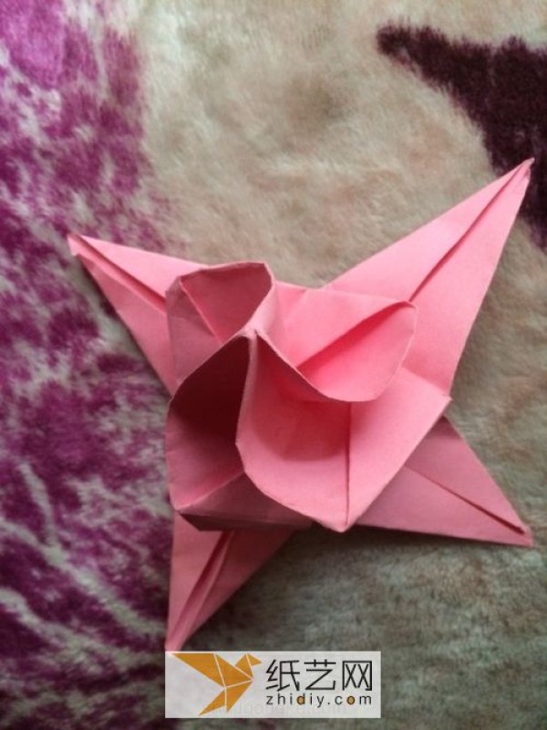 A simple way to fold origami roses for Chinese Valentines Day