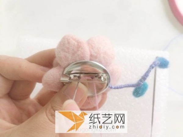 Teach you how to make a peach blossom brooch that can bring you luck