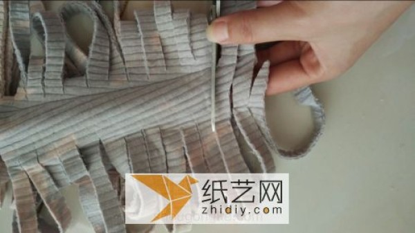 Turn old clothes into treasure and make strips of cloth for DIY DIY