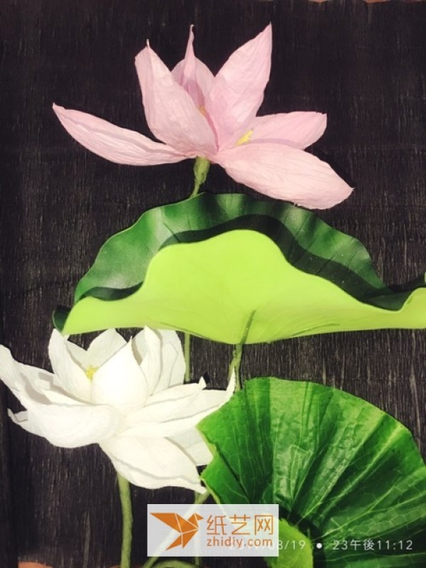 Tutorial on how to make paper lotus flowers that come out of the mud without staining