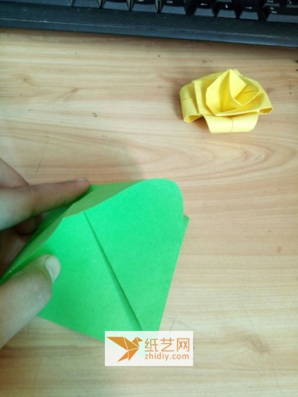 Teach you how to make a simple origami rose