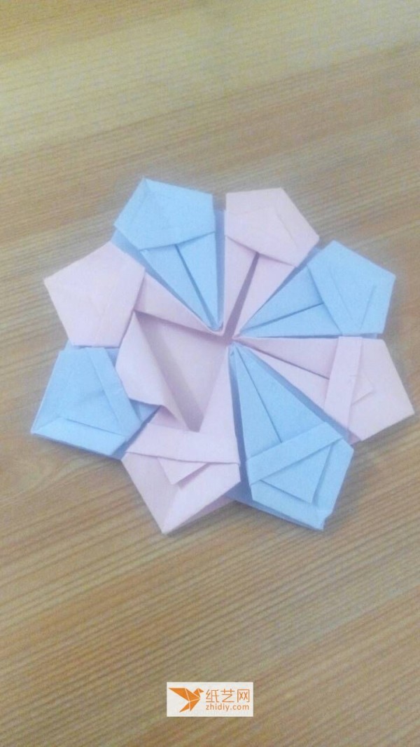 Tutorial on how to make a beautiful origami basket to hold Children’s Day gifts for good friends