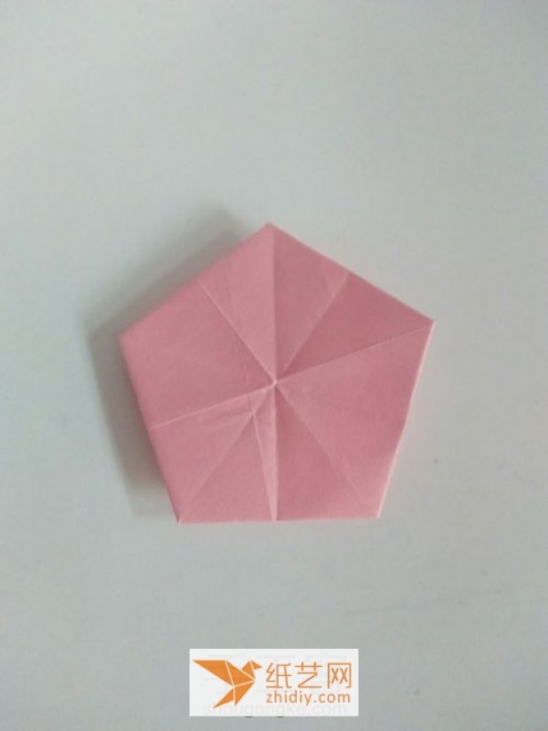 Want this five-pointed star origami box? Let’s watch the tutorial