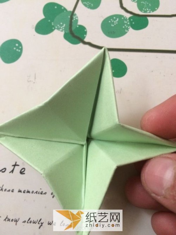 Teach you how to fold interesting paper tops!