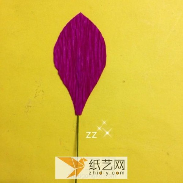 Illustrated tutorial on handmade paper flower flowers. Use crepe paper to make a bougainvillea.