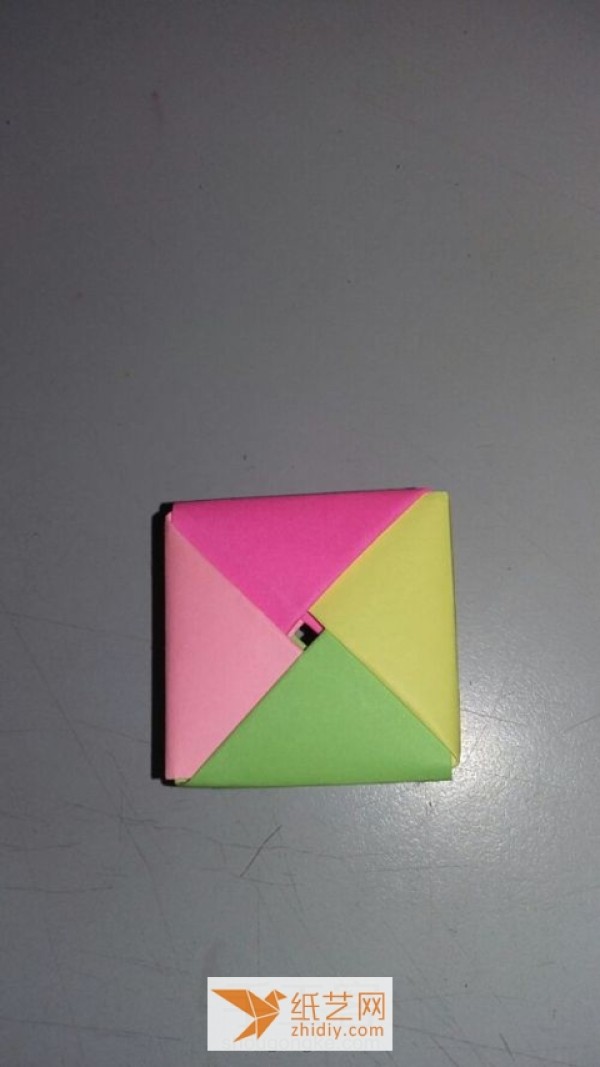 Tutorial on how to make a four-color origami gift box with a lid. It’s a great gift box for Teacher’s Day.