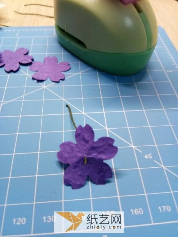 Original handmade paper flower hairpins and hairbands tutorial with origami bow folding method