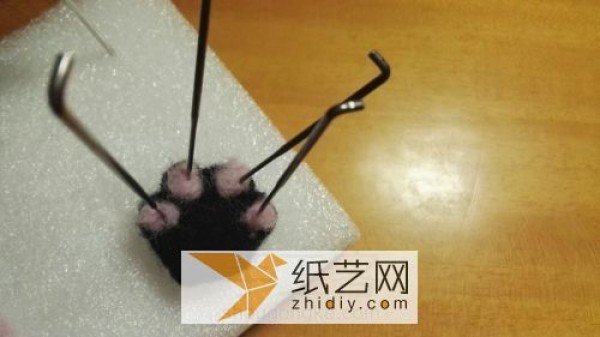 Wool felt kitten claw mobile phone chain Teachers Day gift