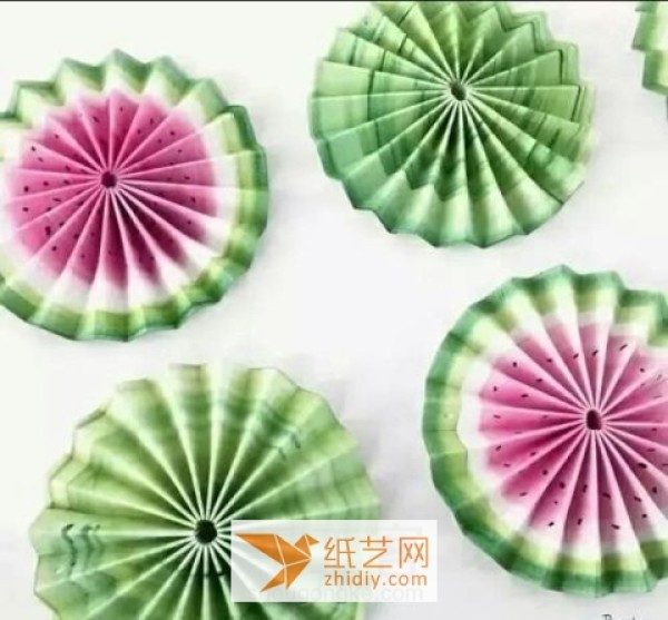 Simple origami watermelon fan Christmas decoration childrens handmade tutorial