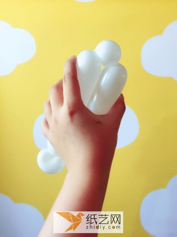 Steps to make a chicken from a magic balloon, a lucky and lucky New Year gift